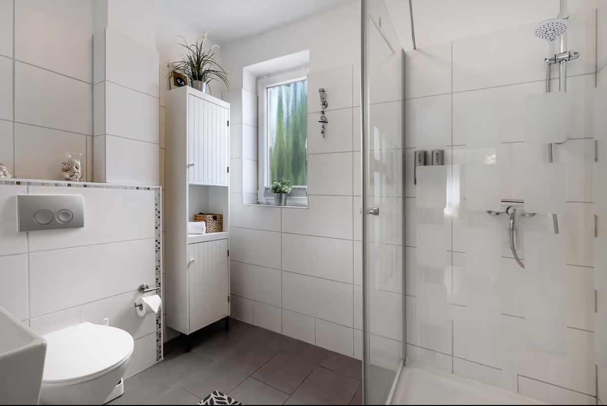 Badezimmer mit Dusche