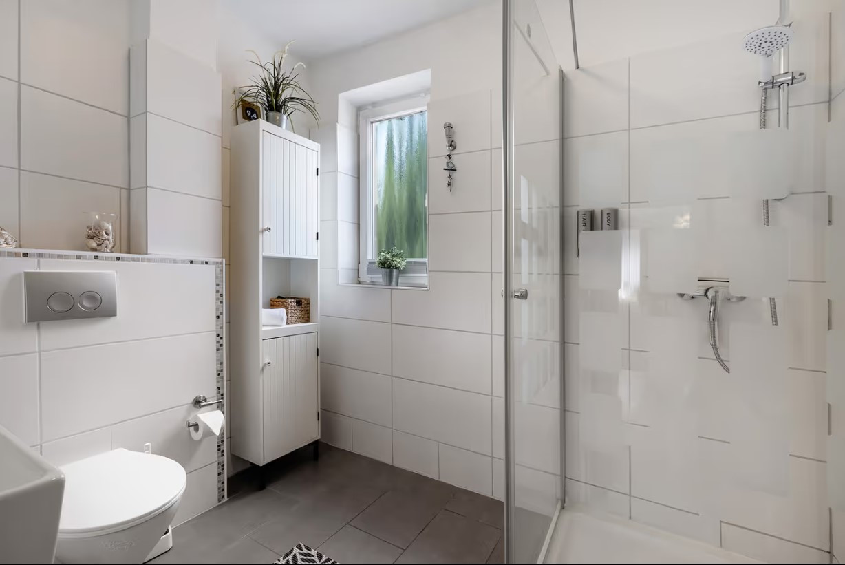 Badezimmer mit Dusche
